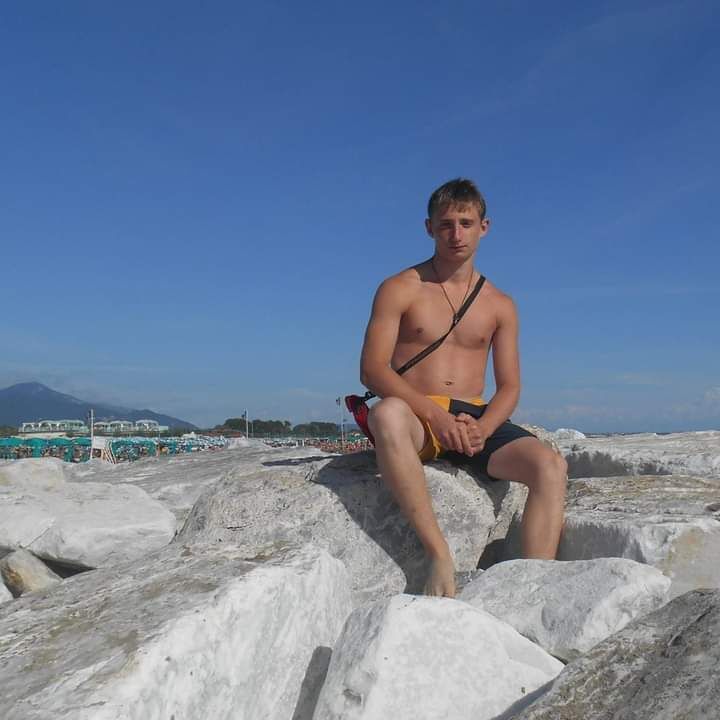  28352604  Pavel, 26 ,    