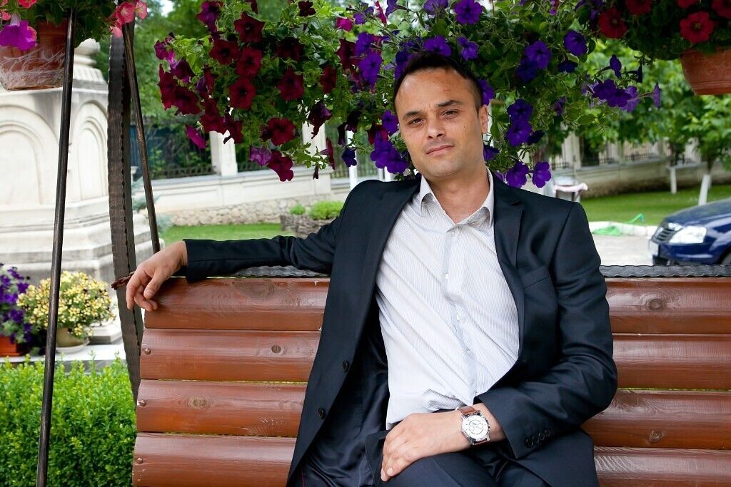  30768834  Sergiu, 42 ,    