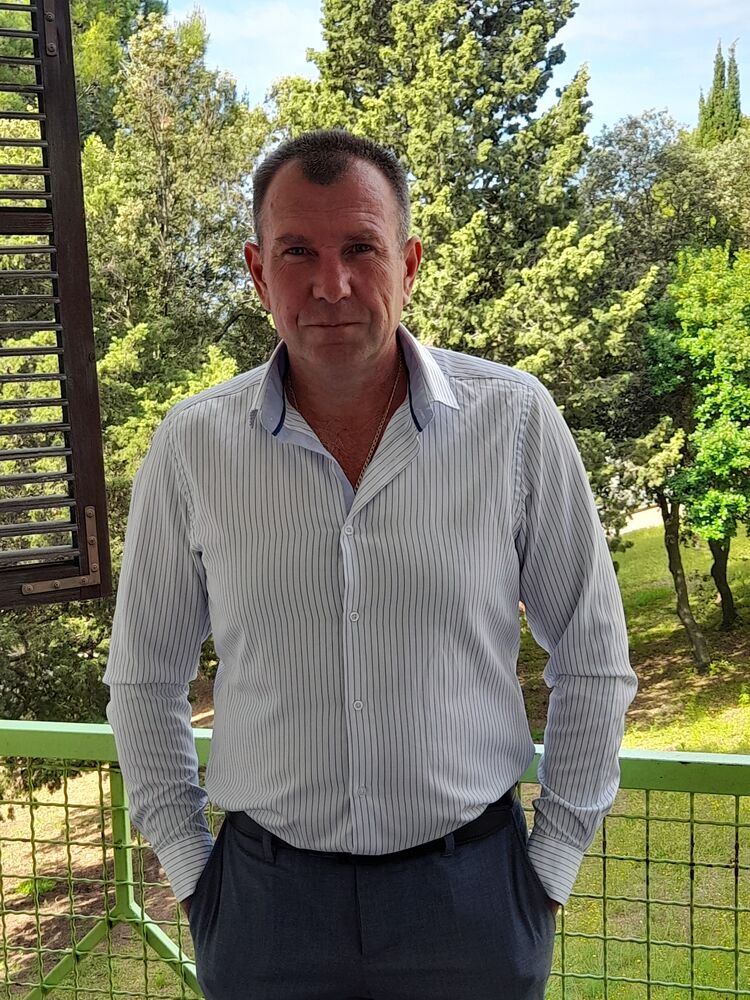  54636574  Valerii, 47 ,    