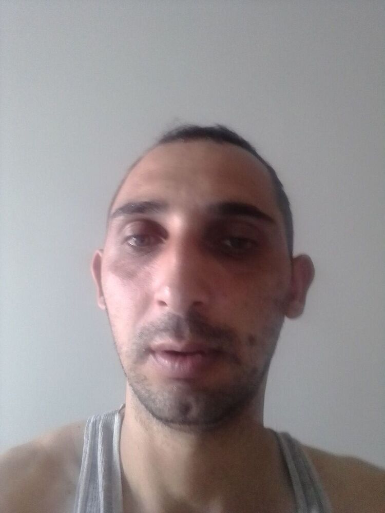  ,   Serge, 42 ,   ,   