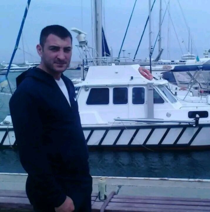  30159584  Marin, 38 ,    