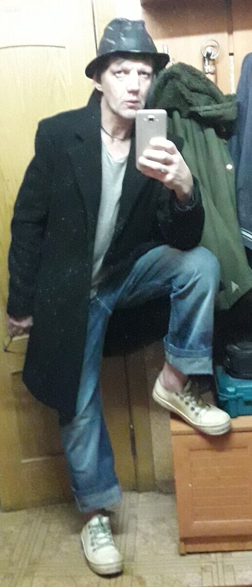 21868534  Serge, 46 ,    