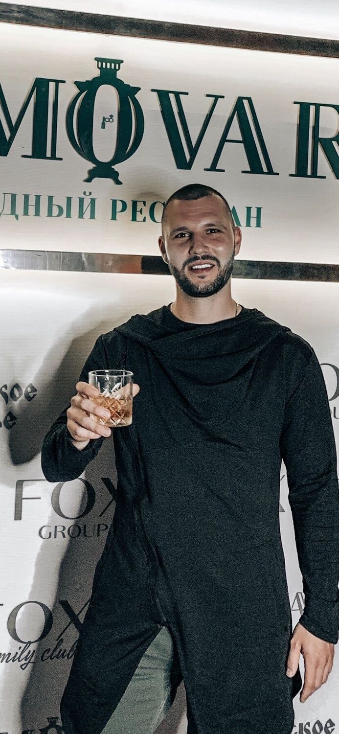  ,   Denis, 37 ,   ,   
