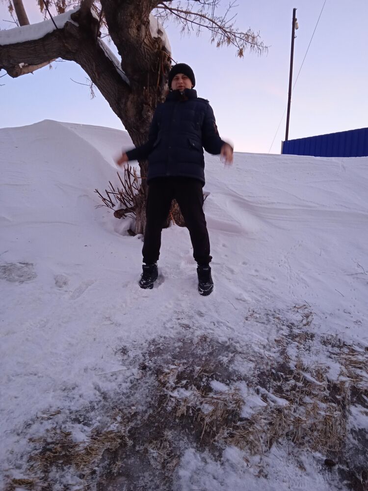  ,   Konstantin, 32 ,   ,   