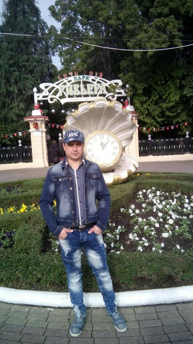  18535784  Iulian, 38 ,    