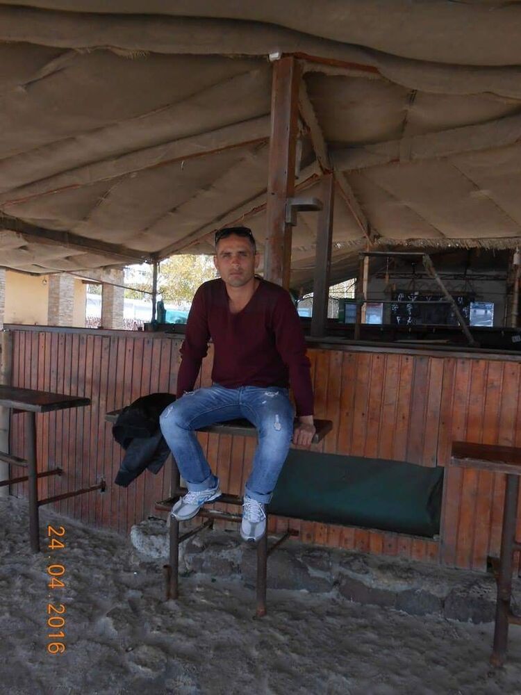  ,   Artur, 42 ,     , c 