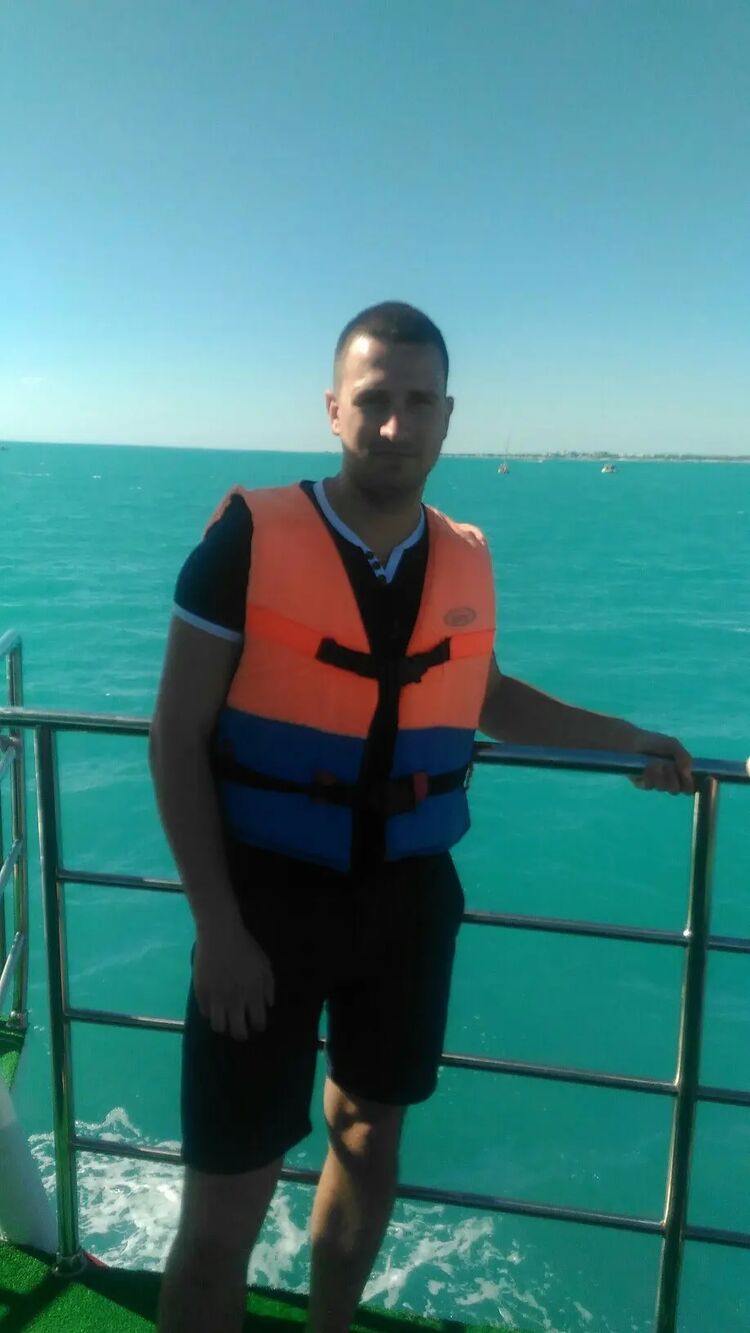  43936964  Vitaly, 37 ,    