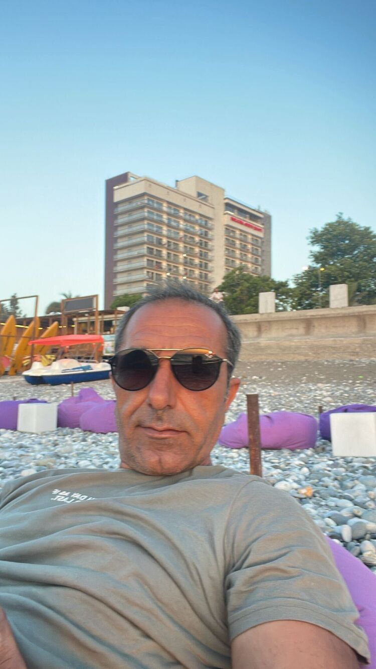  44566194  Mehmet, 43 ,    