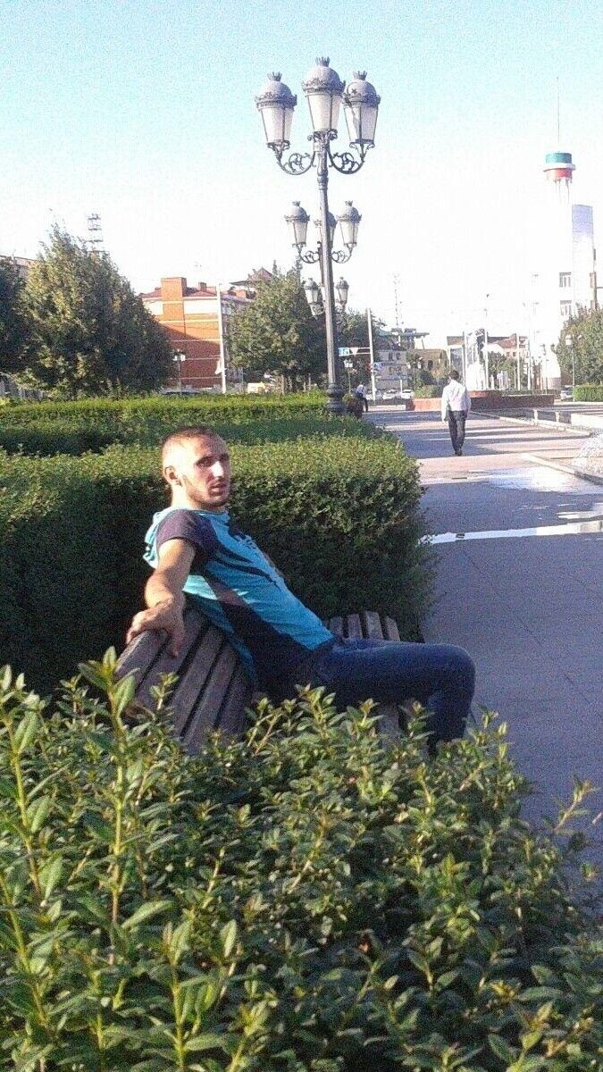  21446764  Ahmed, 32 ,    