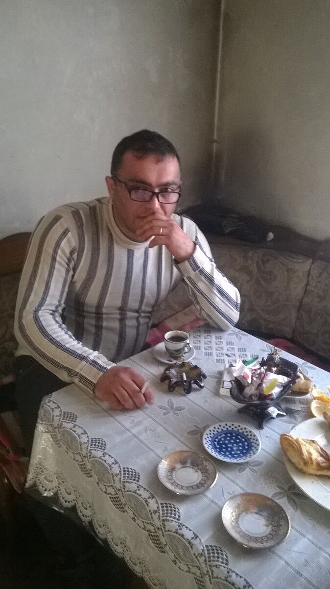  8820814  Vahag, 47 ,    
