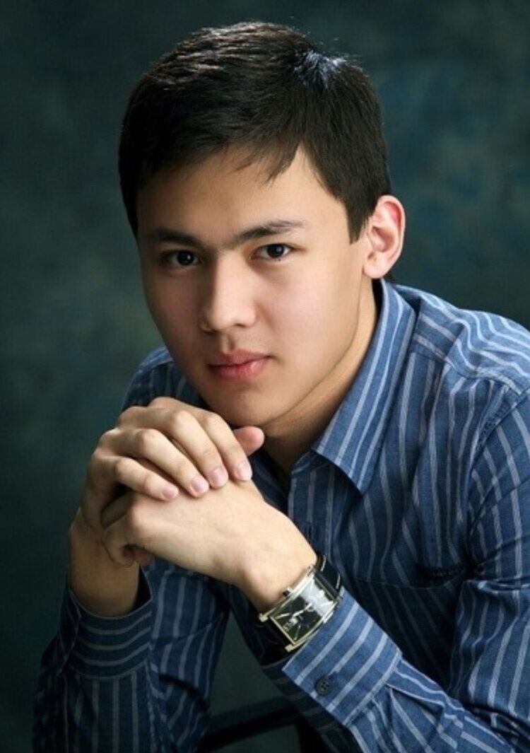  48561274  Bas, 21 ,    -