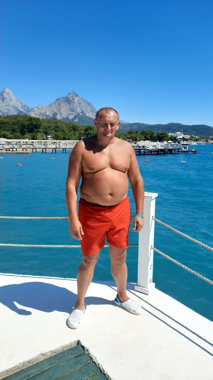  23476114  Ivan, 54 ,    