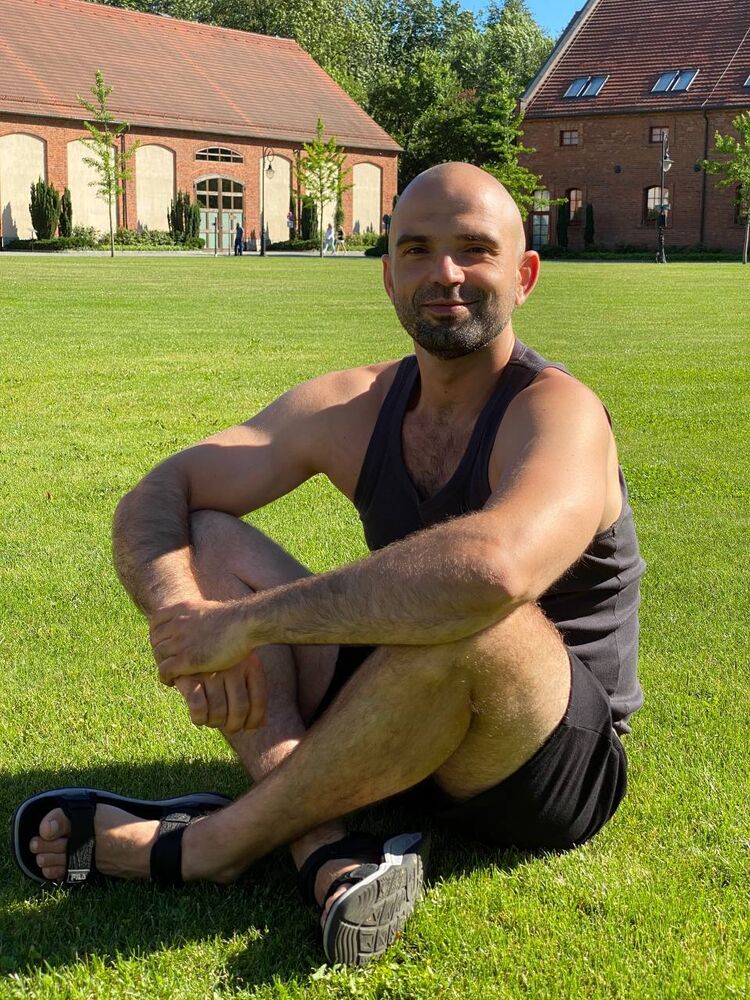  ,   Viktor, 33 ,   ,   