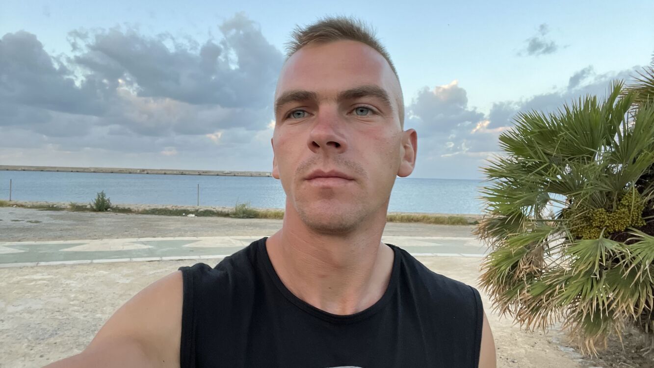  38746764  Stanislav, 29 ,    