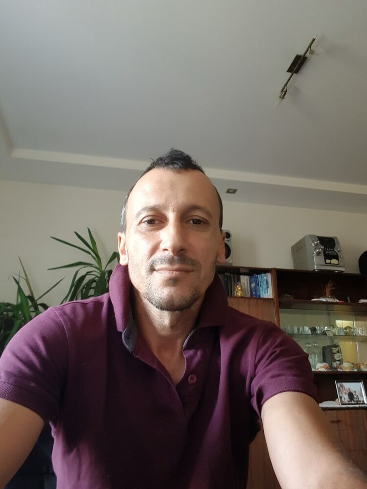  21038524  Krasimir, 51 ,    