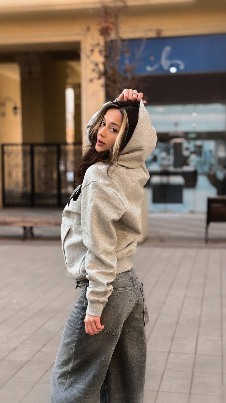  54718064  Nika, 24 ,    