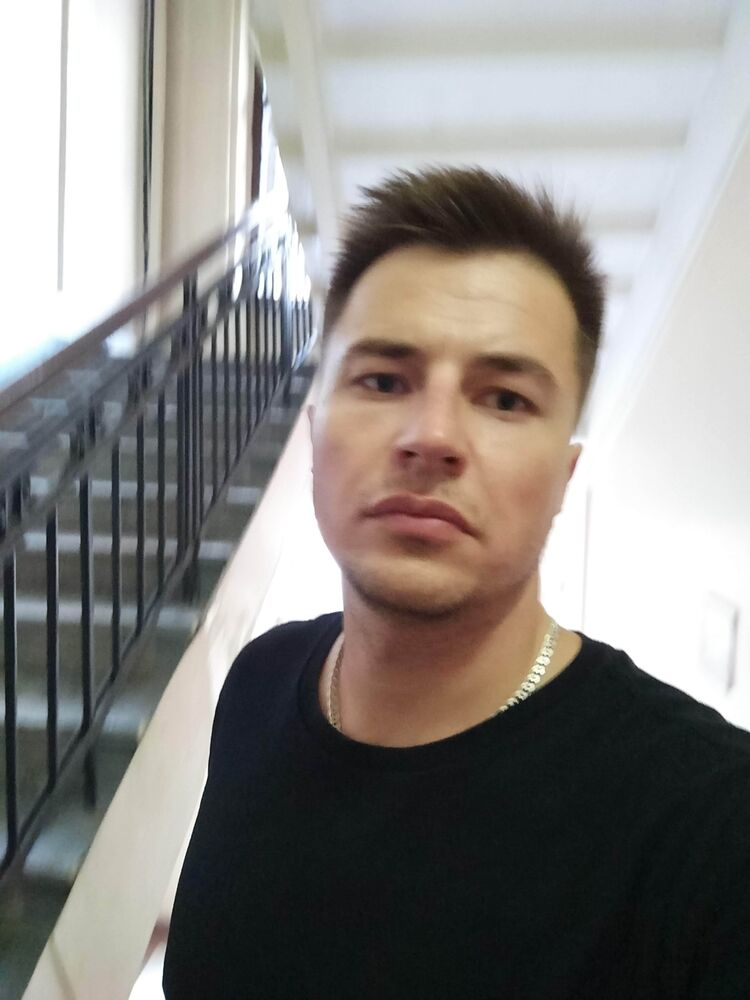  -,   Alexander, 42 ,     , c 