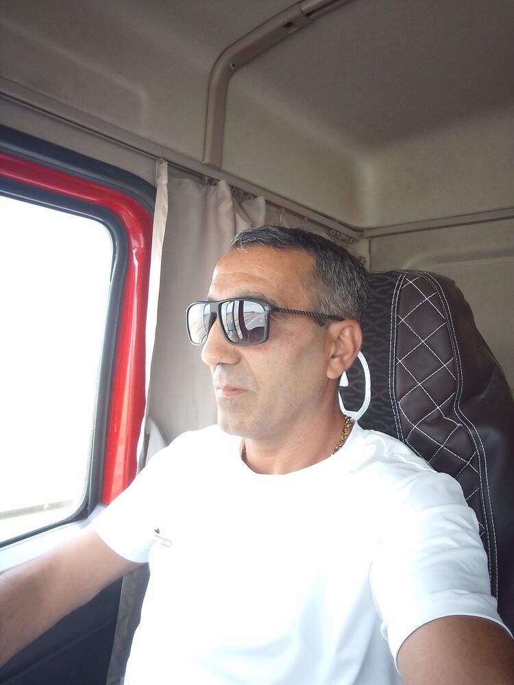  48878934  Gagik, 45 ,    