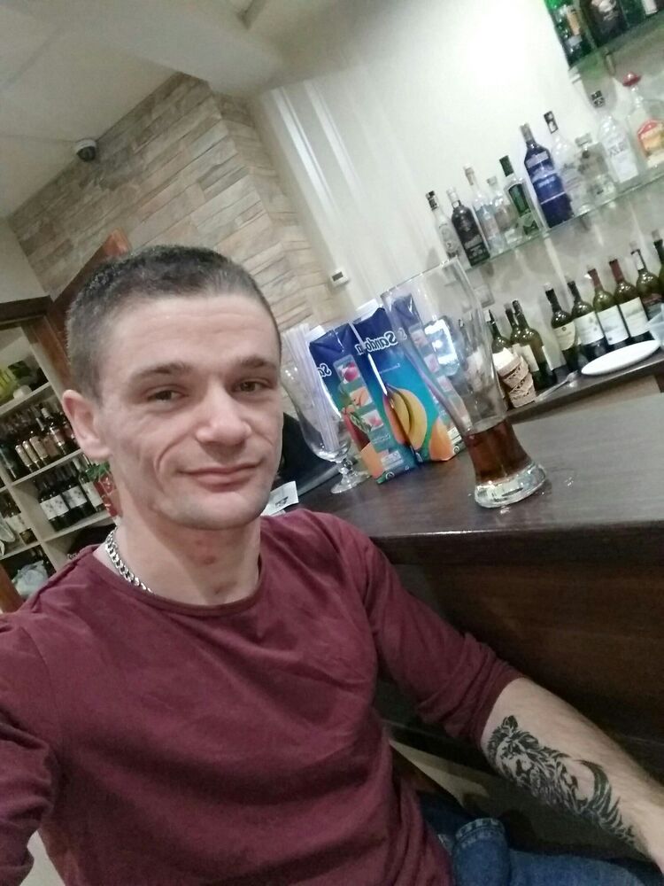  23044134  Ivan, 30 ,    Praha