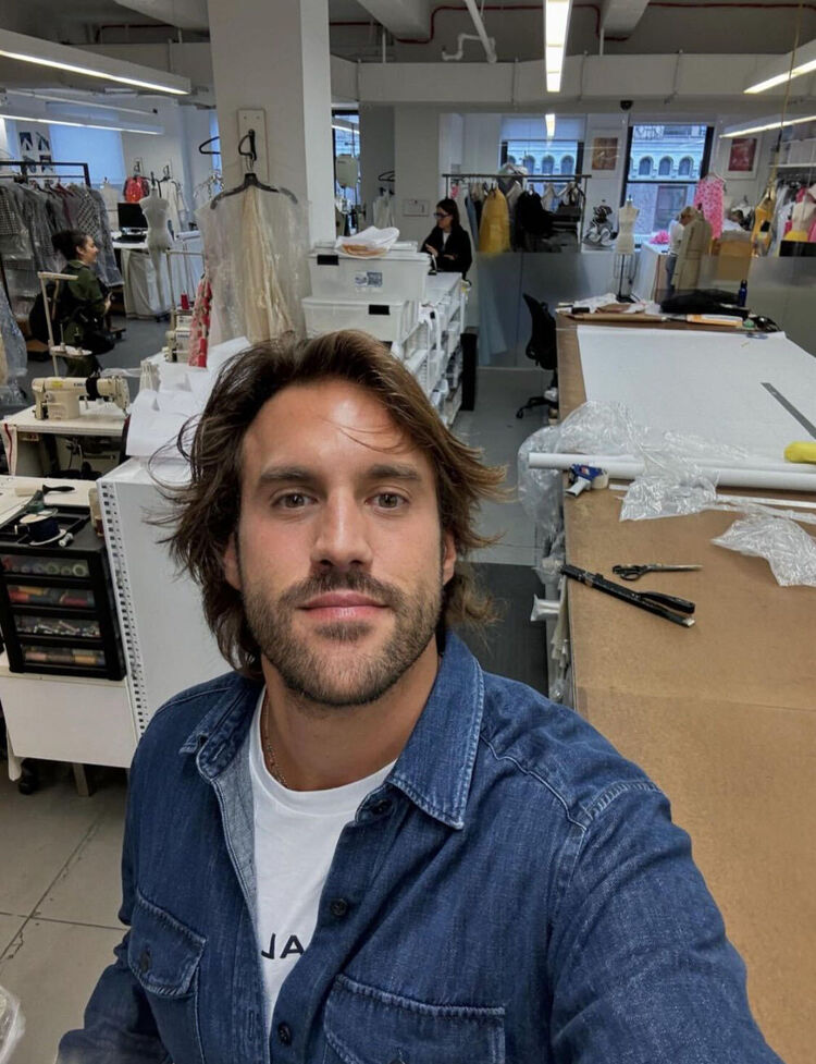 ���������� ������, ���� ������� Antonio, 48 ���, ������������ ��� ����� � ���������, c�������� ���������