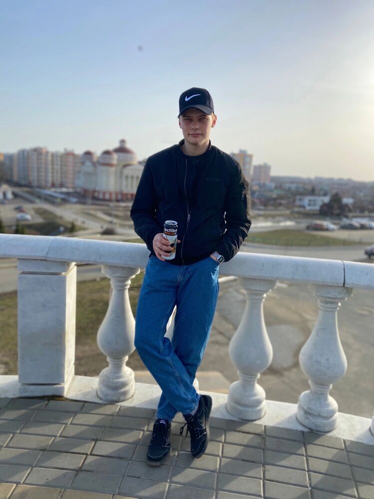  53751684  Ivan, 21 ,    