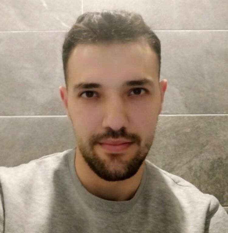  22739154  Ilya, 33 ,    