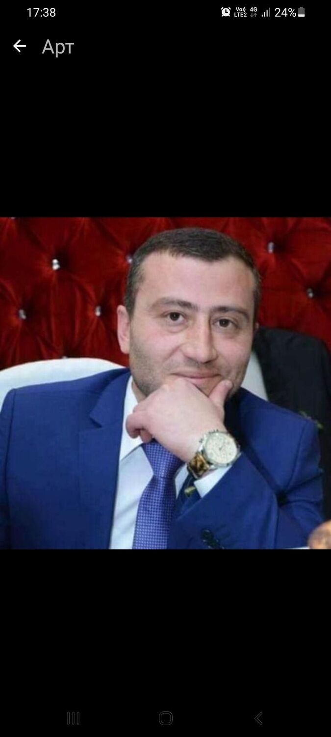  39137394  Artur, 37 ,    
