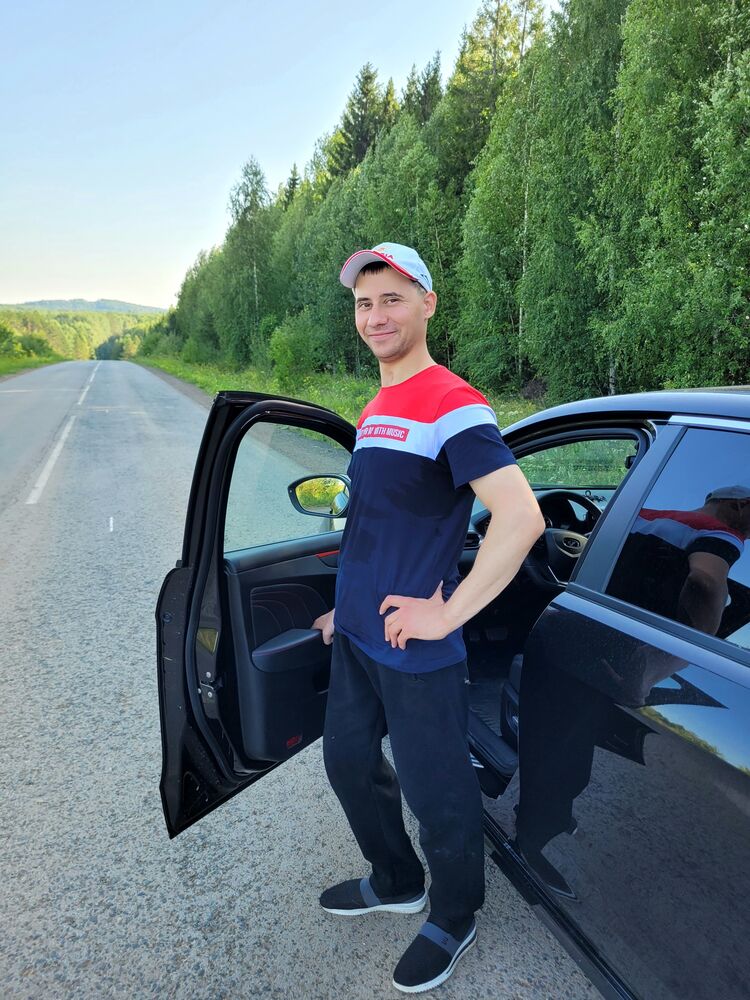  36981864  Yaroslav, 36 ,    