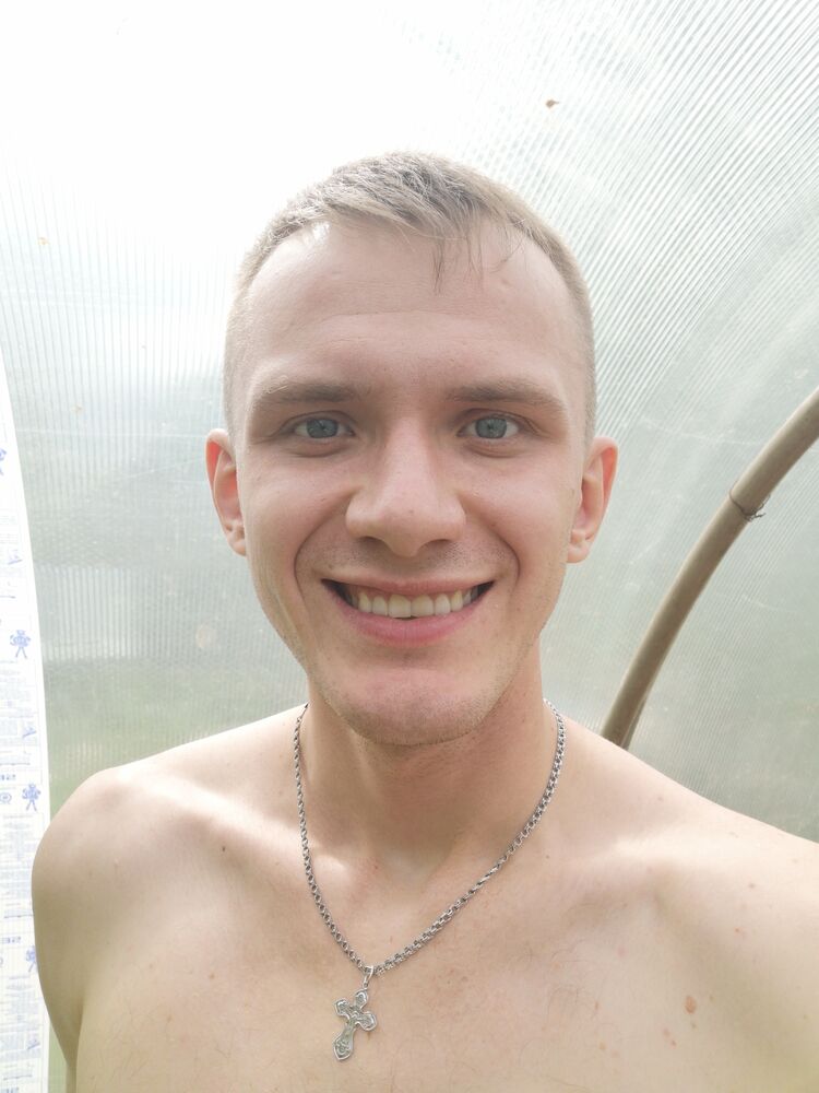  34680214  Denis, 27 ,    
