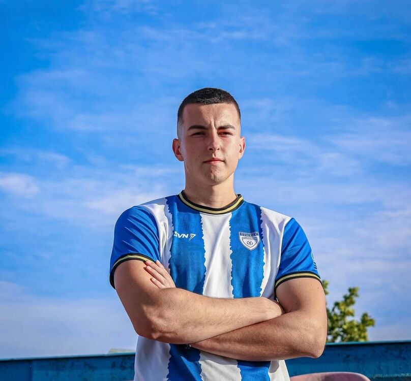  52614464  Artem, 18 ,    