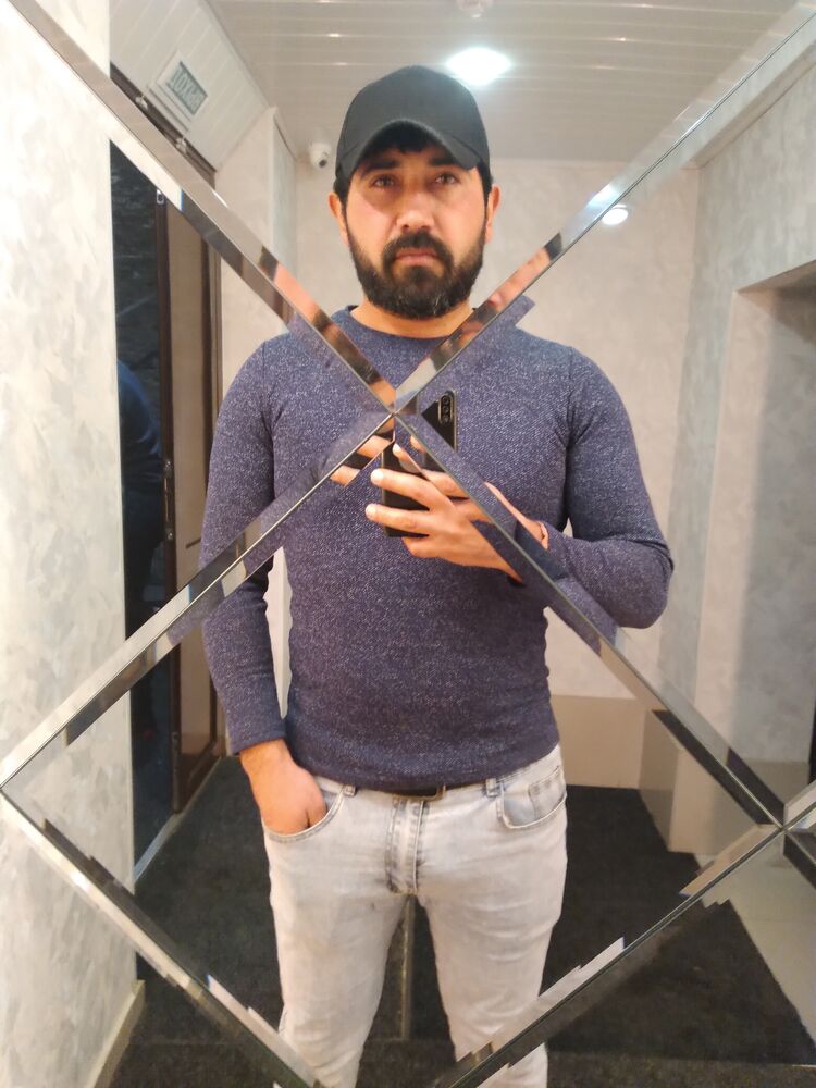  ,   Ali, 32 ,   ,   