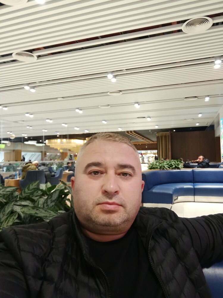  54581014  Eduard, 40 ,    