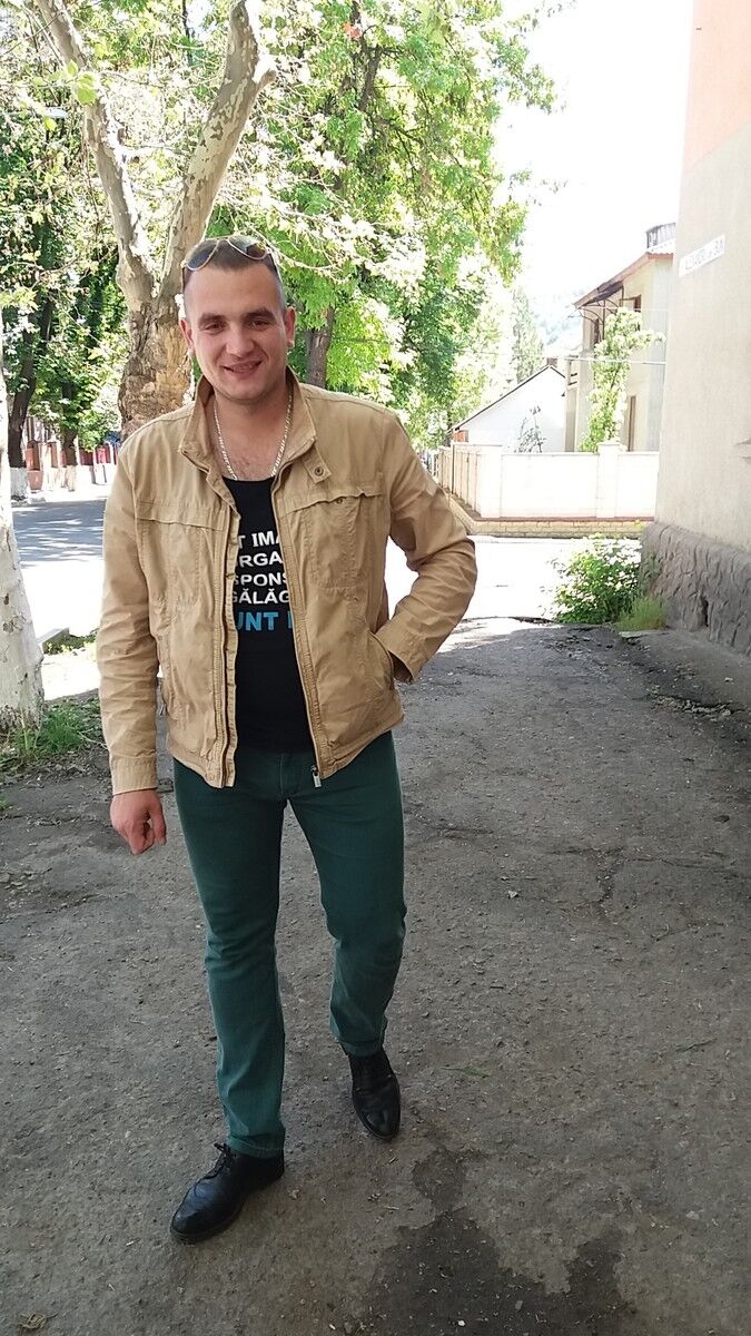  9745014  Sergiu, 37 ,    
