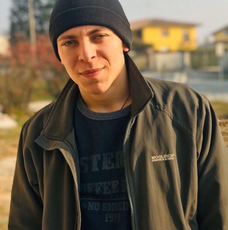  49391794  Tudor, 28 ,    