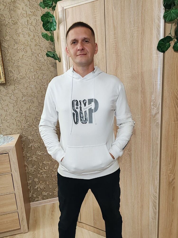  53354064  Dmitry, 40 ,    