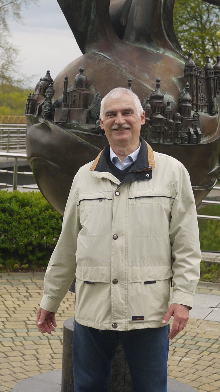  ,   Gregir, 62 ,  
