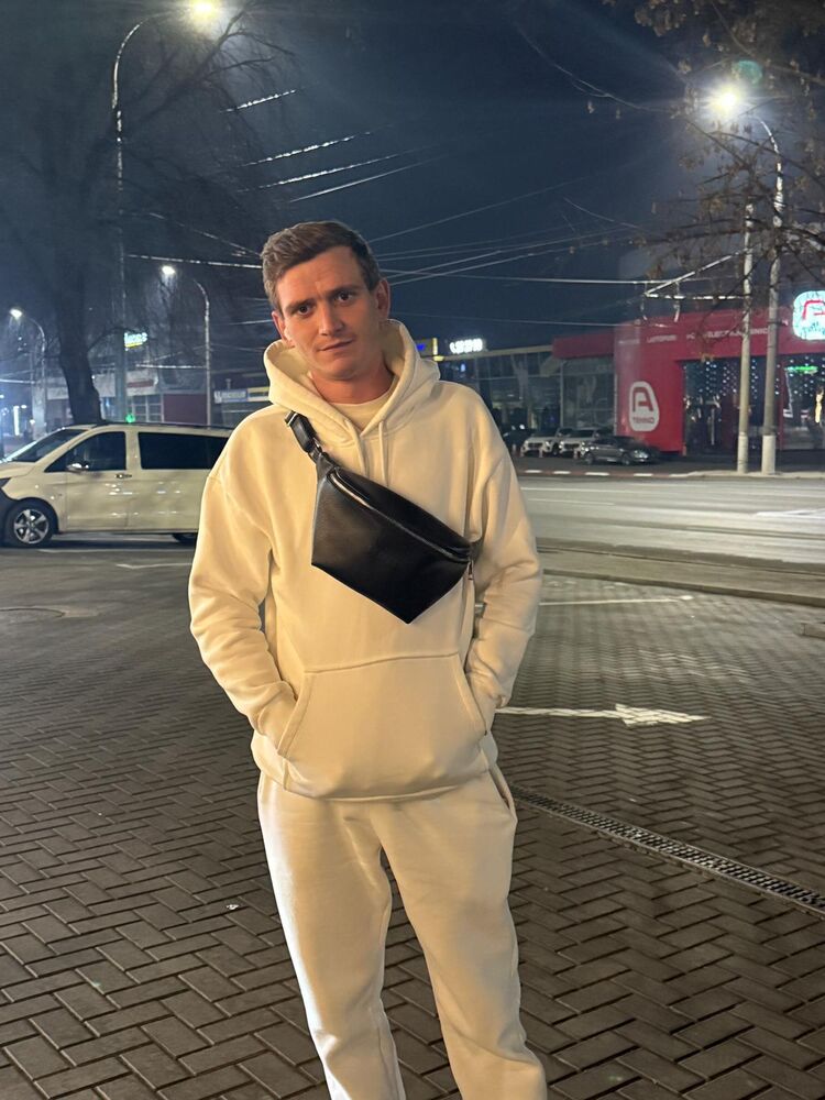  ,   Sergiu, 27 ,   ,   , c 
