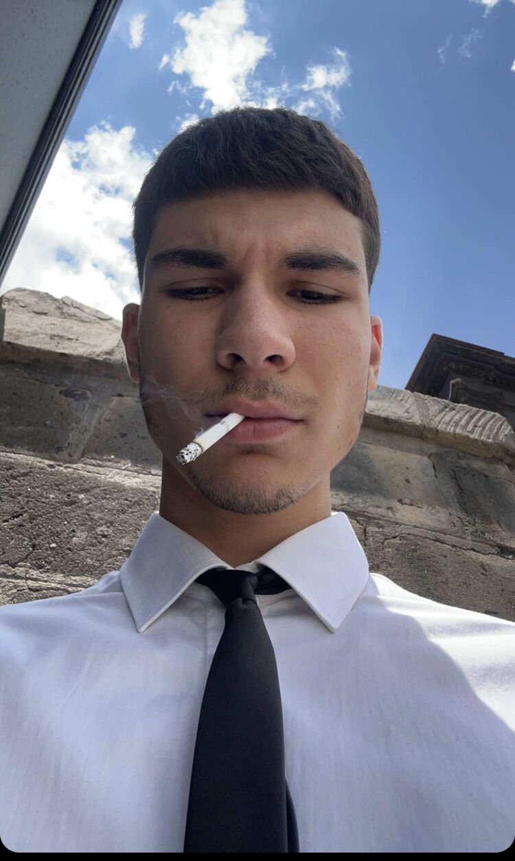  35730324  Robert, 22 ,    