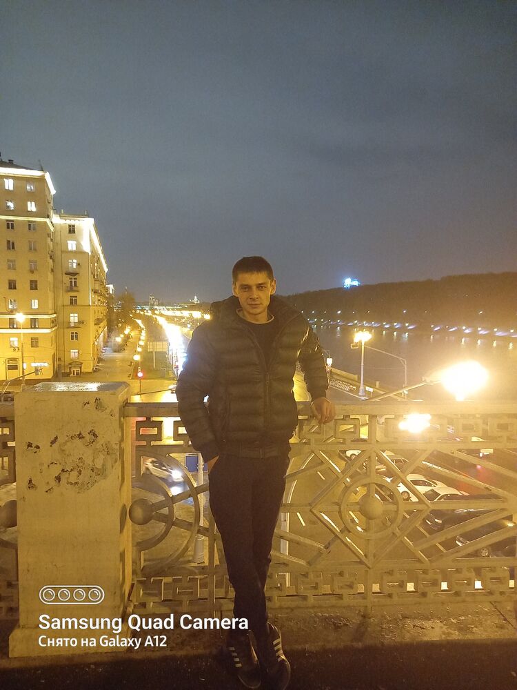  31110214  Evgeny, 32 ,    