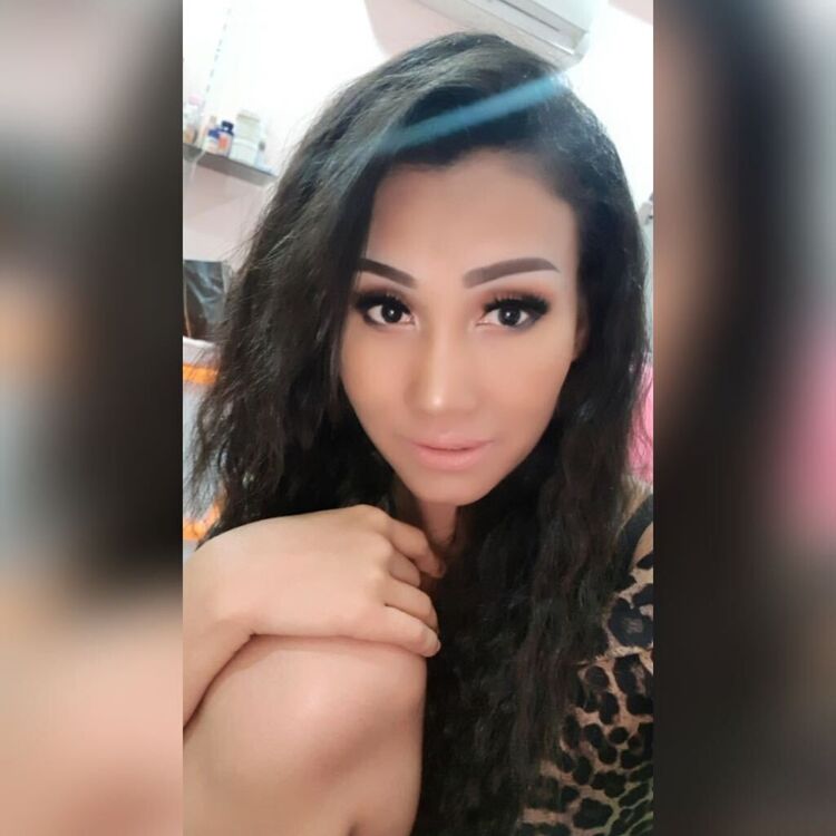  24977084  Vivian, 33 ,    