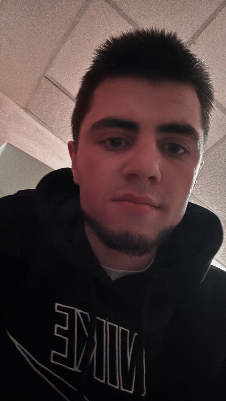  54147394  Andrii, 18 ,    Praha