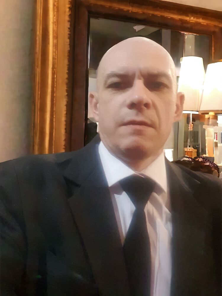  48444814  Sergei, 47 ,    