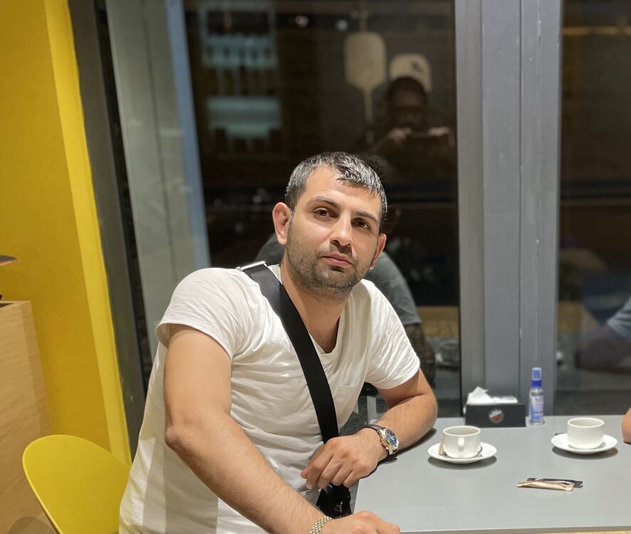  27674434  Vlad, 37 ,    