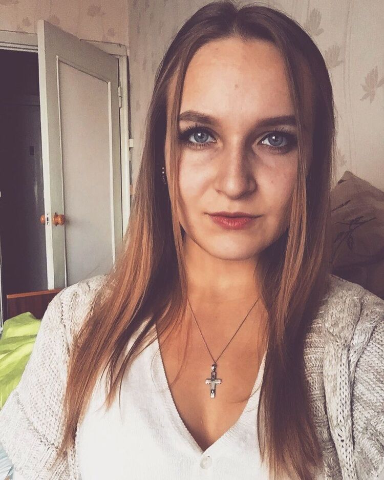  ,   Viktoria, 42 ,   ,   