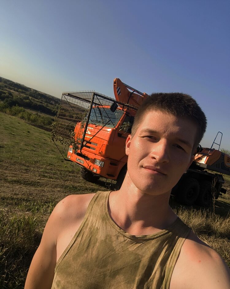  46631044  , 20 ,    