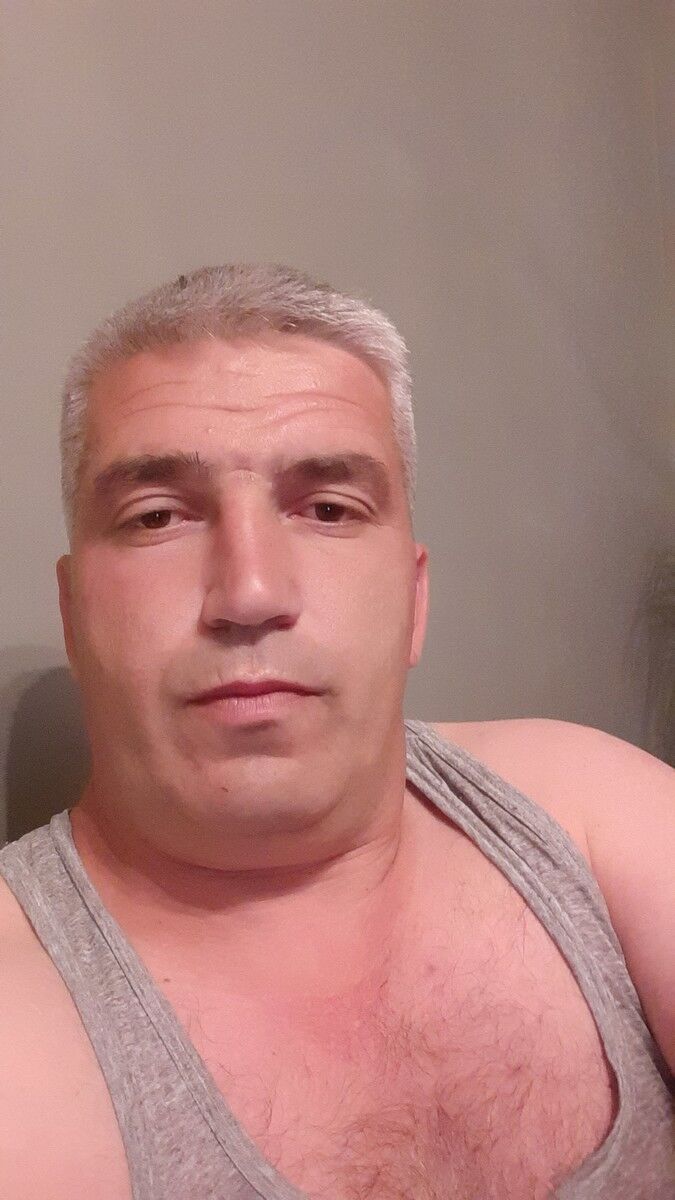  19799154  Vuqar, 42 ,    