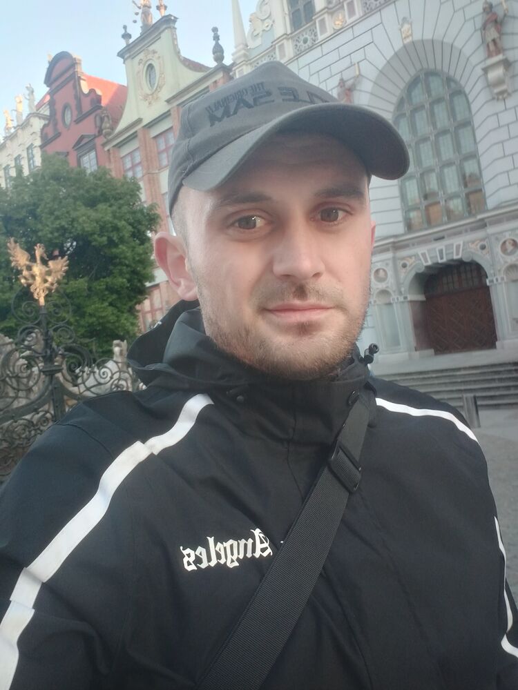  ,   Andrej, 31 ,   ,   
