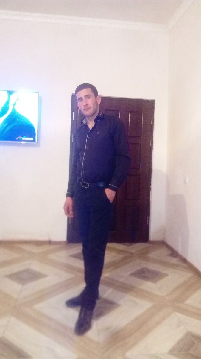  11504074  Hrant, 30 ,    