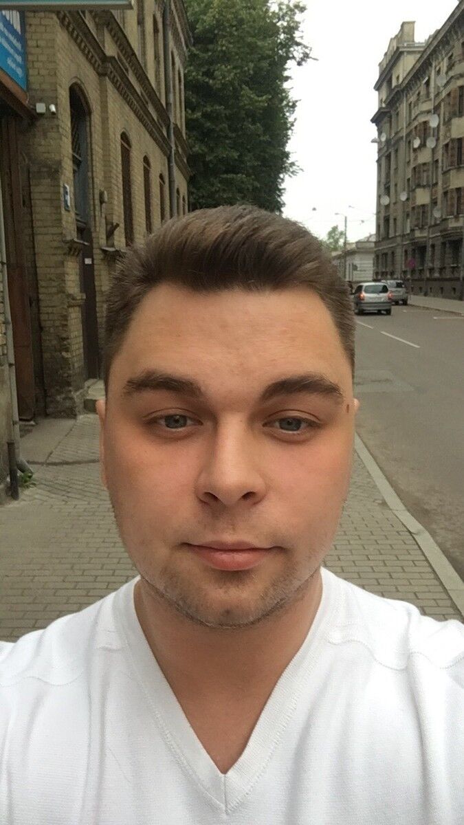  ,   Russel, 32 ,   