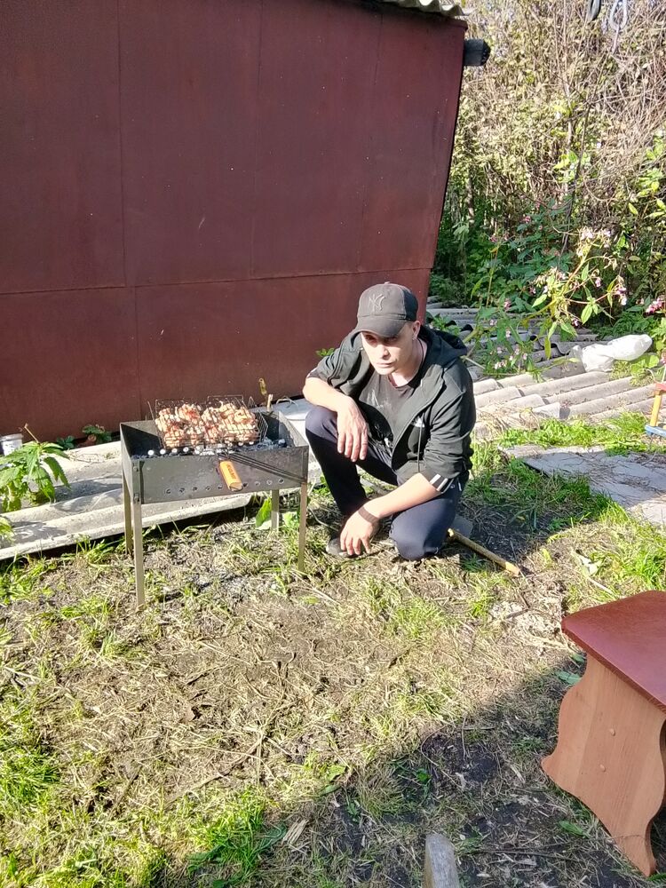  53768864  Eduard, 34 ,    